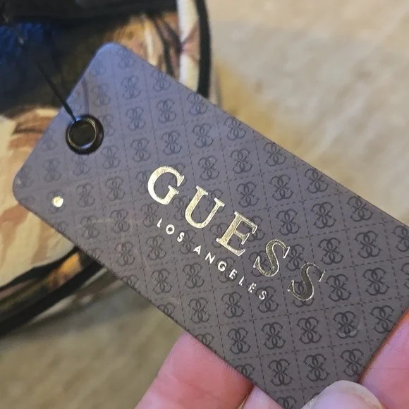 NEW Guess Coal Floral Allman Travel Zipper Bag - Picture 2 of 9